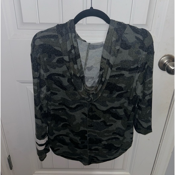 Forever Camo Shirt. Size: Small - Picture 2 of 2